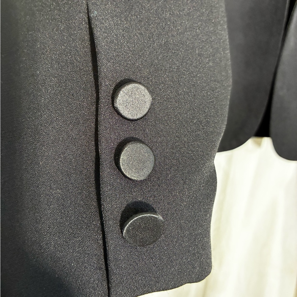 EUC Forever 21 Black Tailored Blazer Women's Medium Classic Career Office Work - Picture 7 of 13